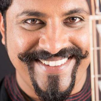 https://indiantelevision.com/sites/default/files/styles/340x340/public/images/tv-images/2018/03/13/raghu-dixit.jpg?itok=zso3ZW7y